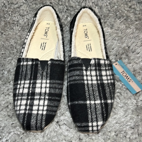 NWT TOMS Womens size 8 black/white plaid - Picture 2 of 4